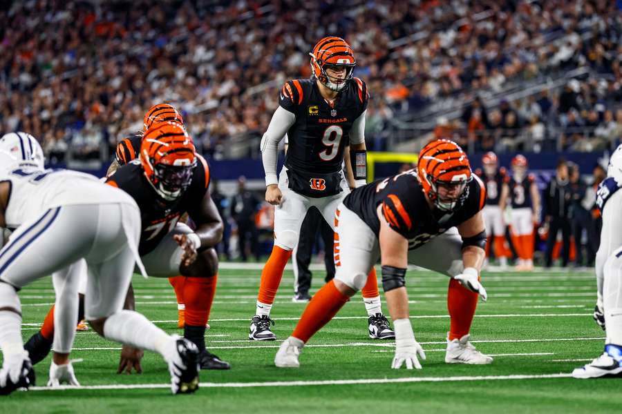 Die Bengals um Quarterback Joe Burrow (9) bereiten einen Angriff vor