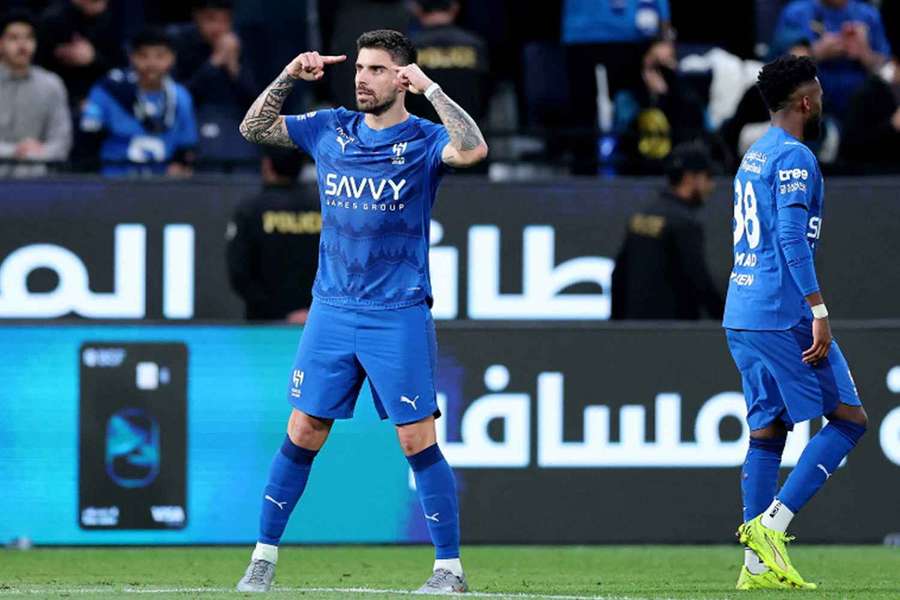 Mezi záložníky spojované s Manchesterem United patří i Neves Mezi záložníky spojované s Manchesterem United patří i Neves