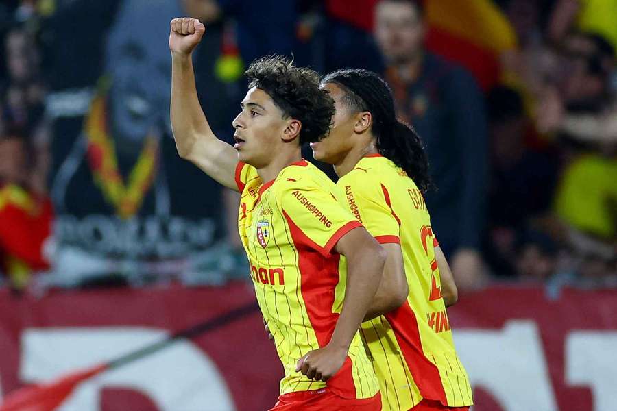 Mezian Soares festeja pelo Lens