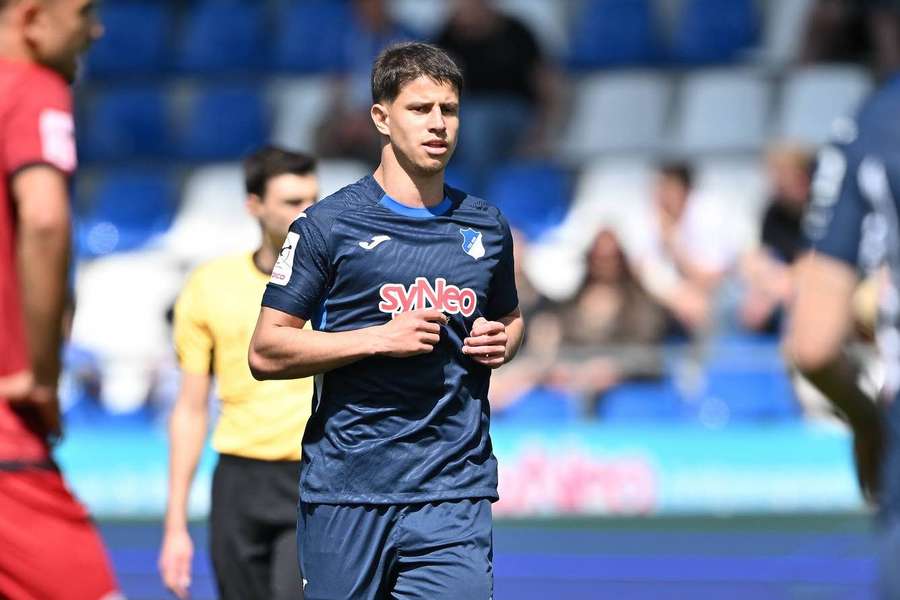 Adam Hložek odehrál za rezervu Hoffenheimu jen 30 minut.