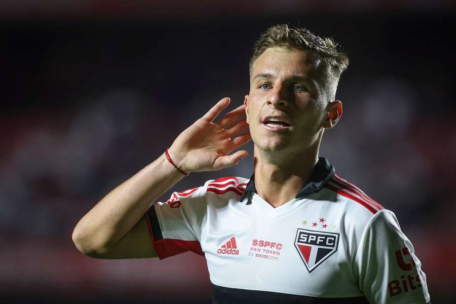 São Paulo joga bem, faz 4 na Portuguesa e vence 1ª em casa no Paulista