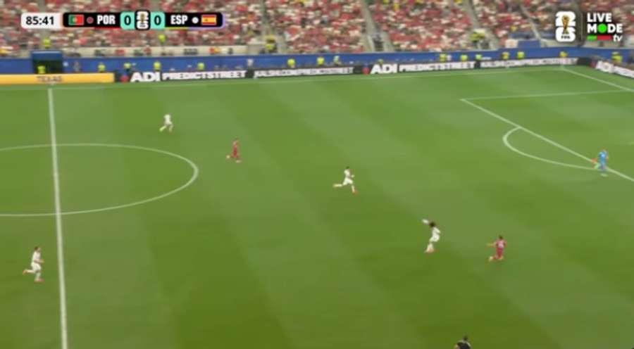 Não há jogadores portugueses preparados para a segunda bola.