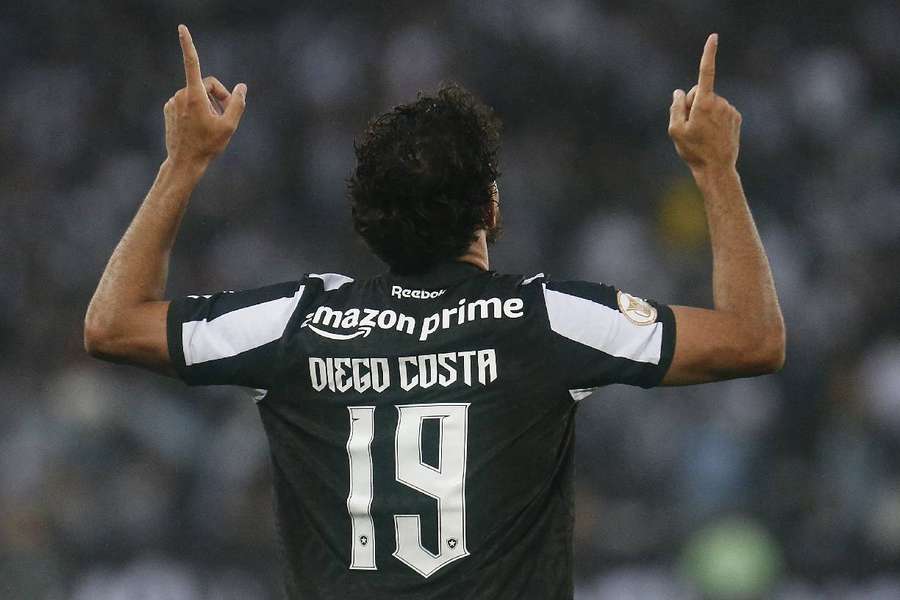 Diego Costa fez seu primeiro jogo como titular do Botafogo