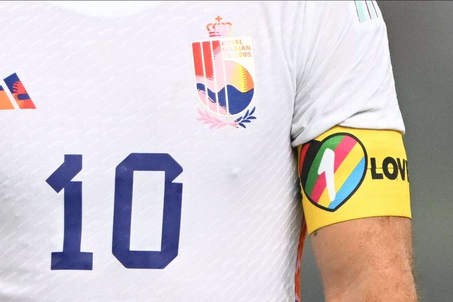 Banderola ”One Love” a fost interzisă de FIFA, care i-a amenințat cu sancțiuni pe cei care nu respectă decizia