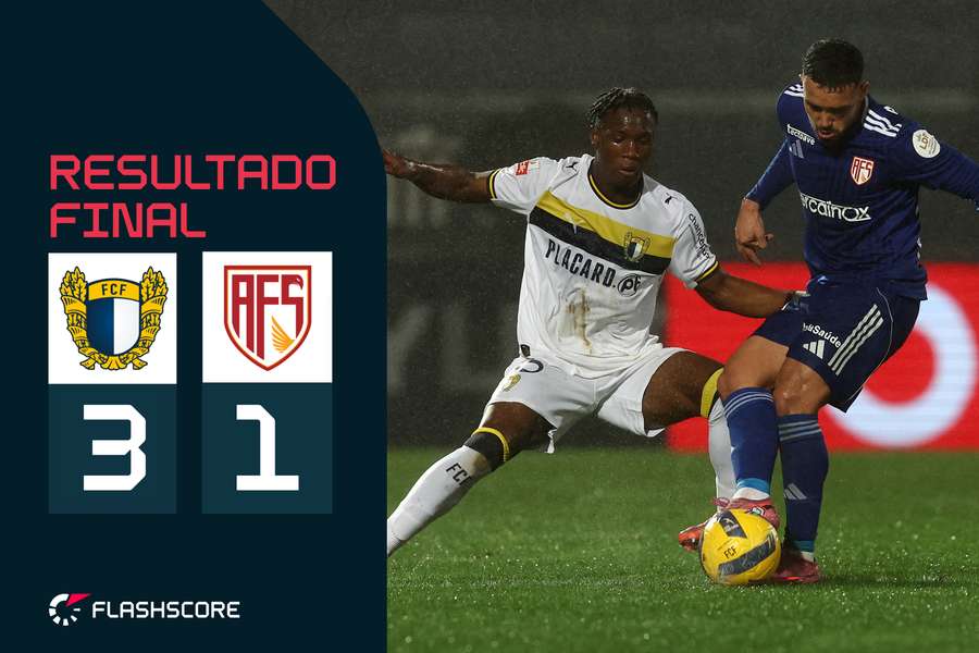 Diego Duarte controla a bola perante Ba