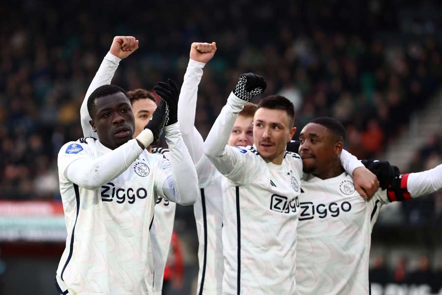 Ajax verslaat NEC