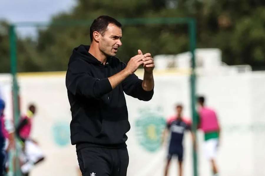 João Gião no banco do Sporting B
