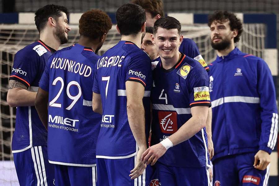 Dika Mem, le capitaine d'un soir, montre la voie pour les Bleus