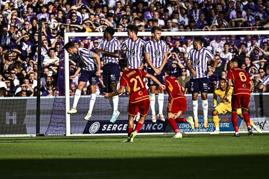 Il gol su punizione di Dybala