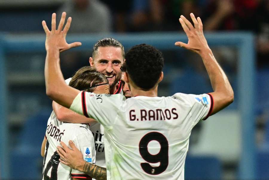 Il Milan celebra la rete segnata al Sassuolo