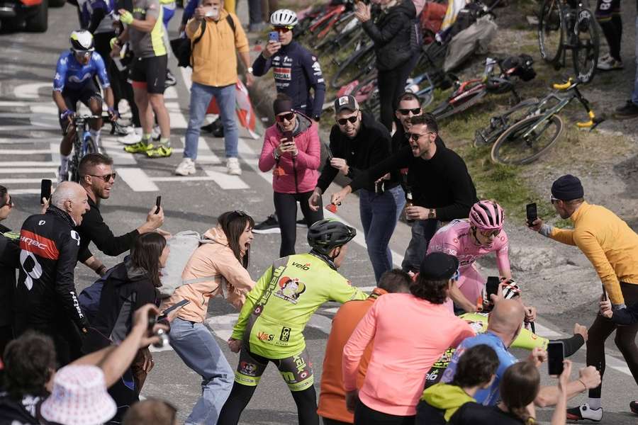 Pogačar ovládl královskou etapu Gira a upevnil své průběžné vedení. Hirt dojel desátý