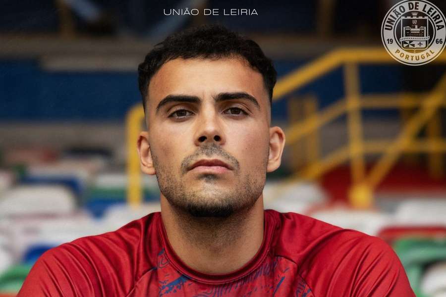 José Pedro assina pelos leirienses