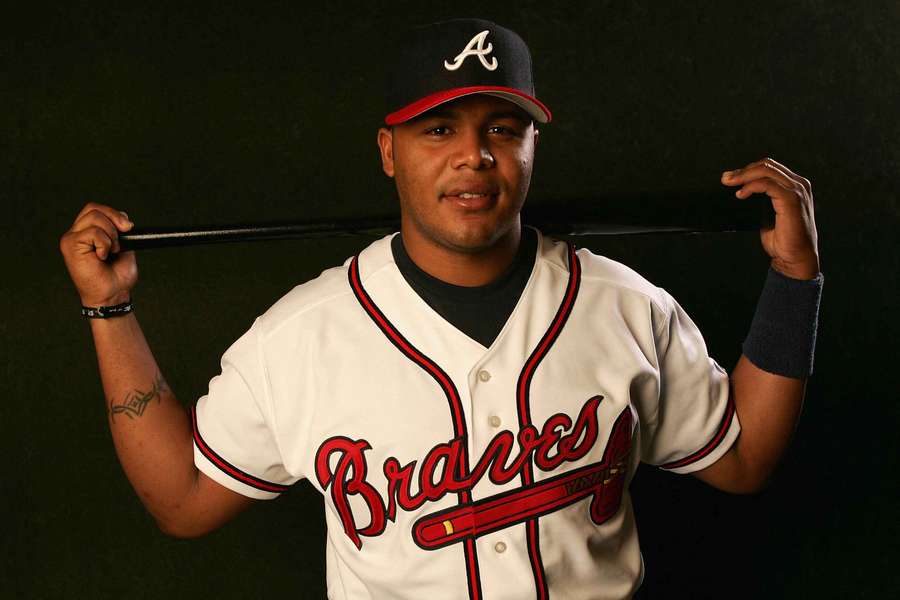 Andruw Jones poses for photo day (2005)