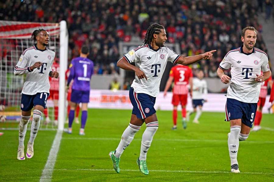 Michael Olise, Serge Gnabry and Harry Kane after Gnabry's goal