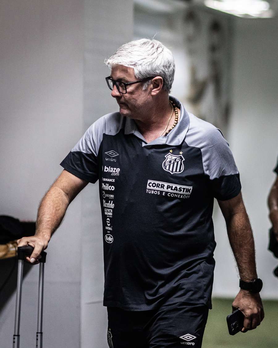 Odair acumula eliminações desde que assumiu o Santos