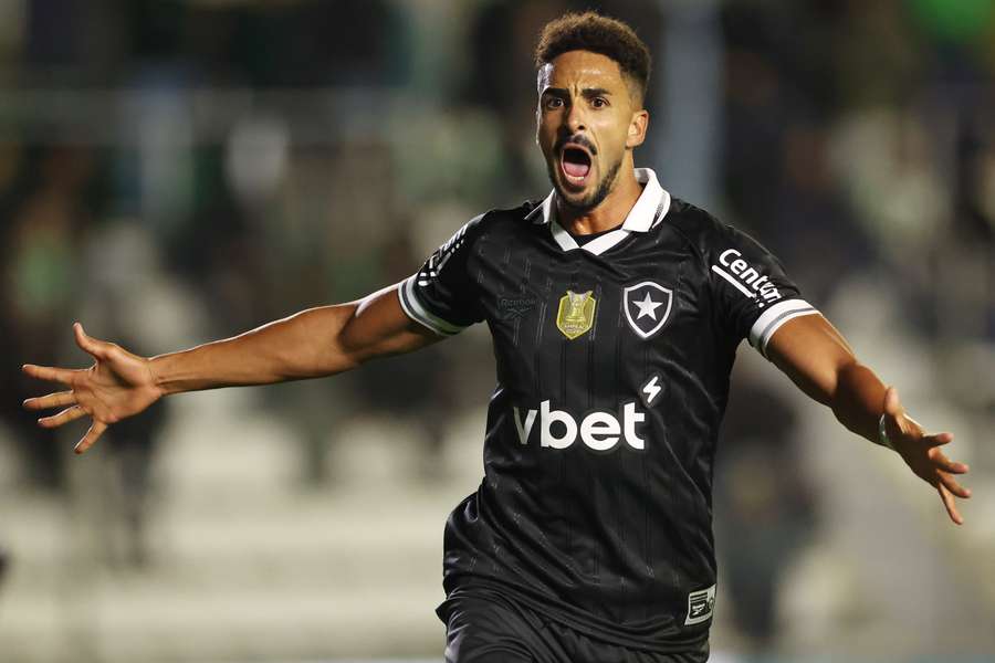 Chris Ramos foi às redes duas vezes na virada do Botafogo em Caxias do Sul