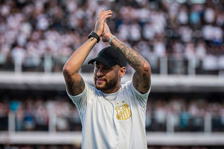 Neymar naposledy hrál za Santos v roce 2013.