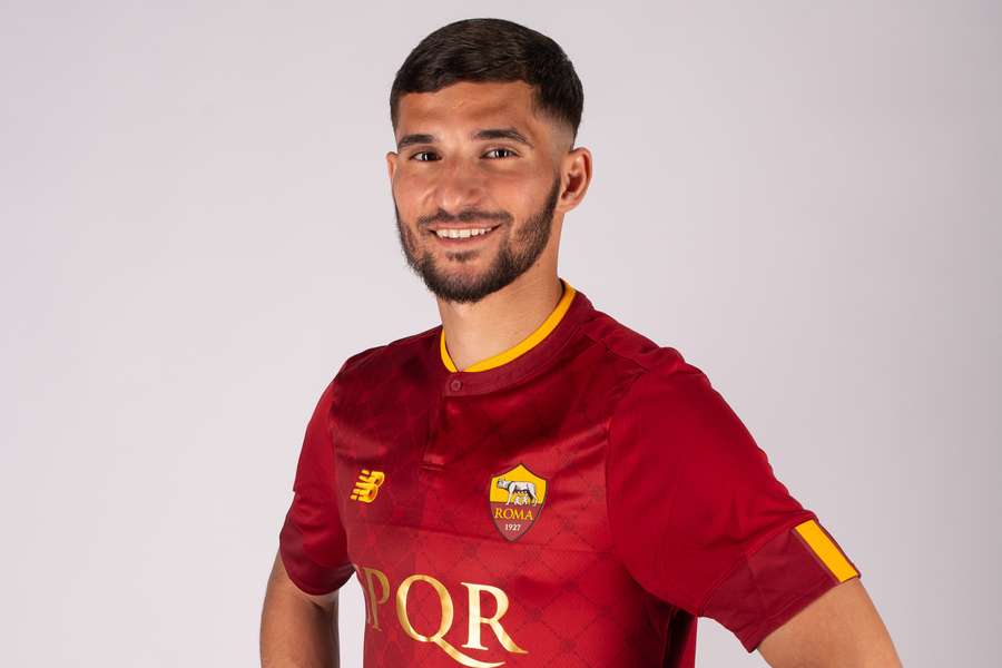 Houssem Aouar in his new Roma shirt