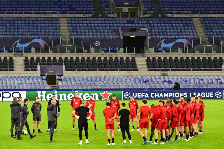 Feyenoord speelt in Rome zonder de steun van de eigen supporters