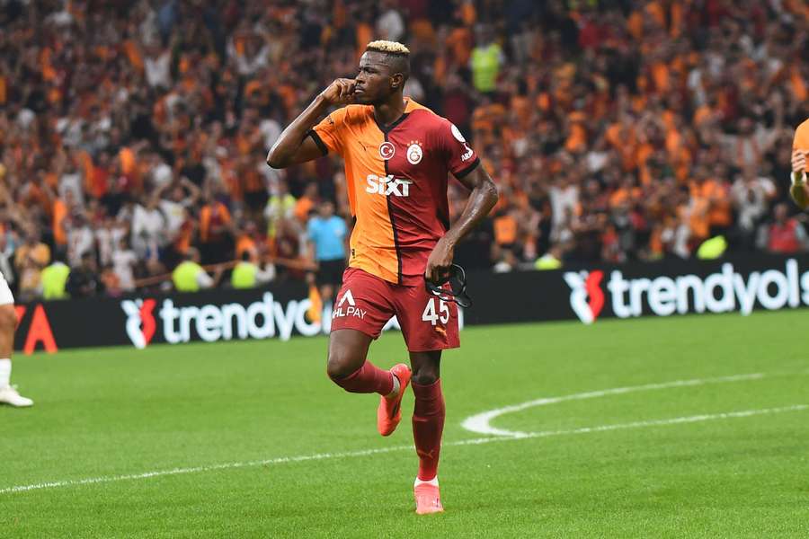 Osimhen está emprestado pelo Nápoles ao Galatasaray