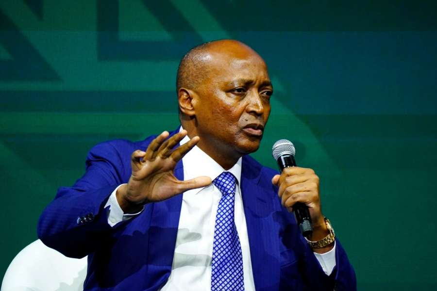 Patrice Motsepe, presidente da CAF, anunciou decisão nesta sexta (30)