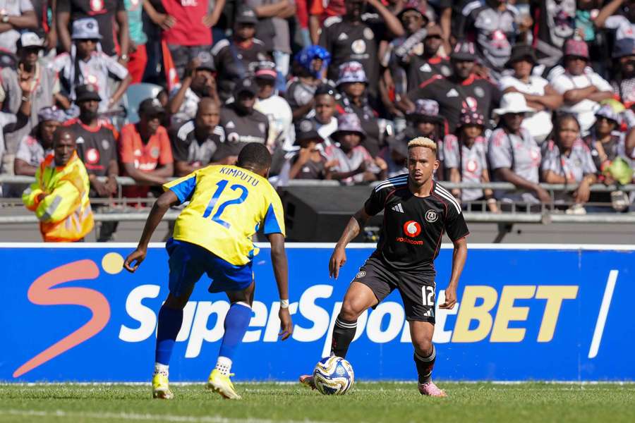 Oswin Appollis scored a dramatic late third goal for Orlando Pirates.