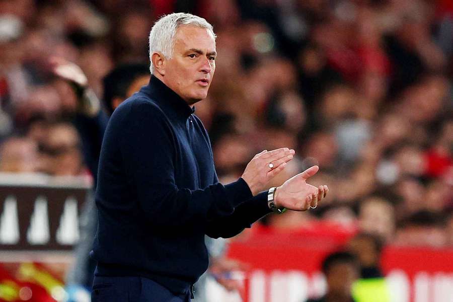 Mourinho răspunde zvonurilor privind plecarea de la Benfica