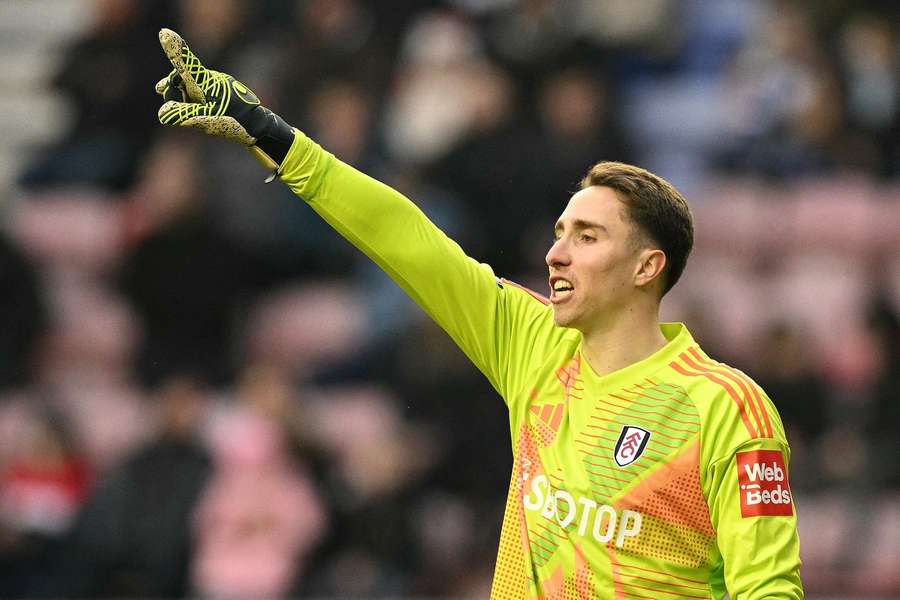 Fulham's Steven Benda has joined Feyenoord on loan