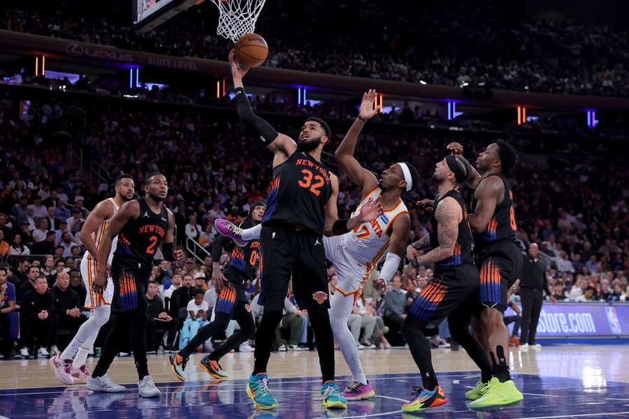 Los Kinicks vencieron a los Hawks