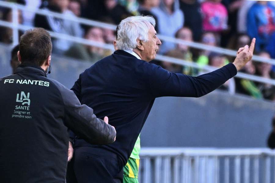 Vahid Halilhodzic réagissant lors du match contre Brest, avant d'être expulsé.