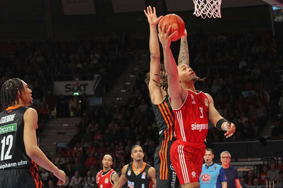 Carsen Edwards unter dem Korb.