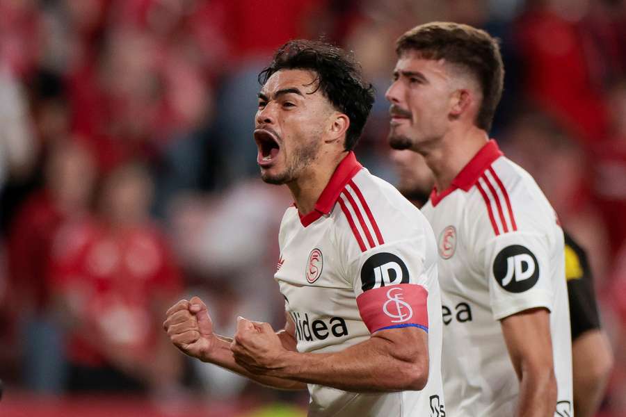 Gabriel Suazo celebrates Sevilla's win