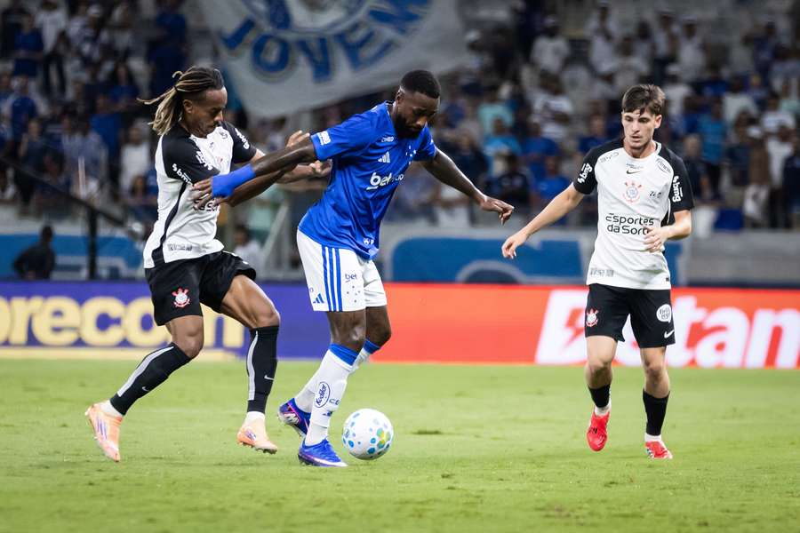 Corinthians melhorou após expulsão do Cruzeiro