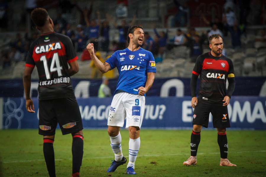 Fred ainda brilhava pelo Cruzeiro no último duelo com o Vitória pela Série A