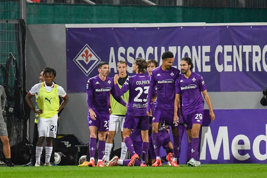 Fiorentina celebrate against Milan