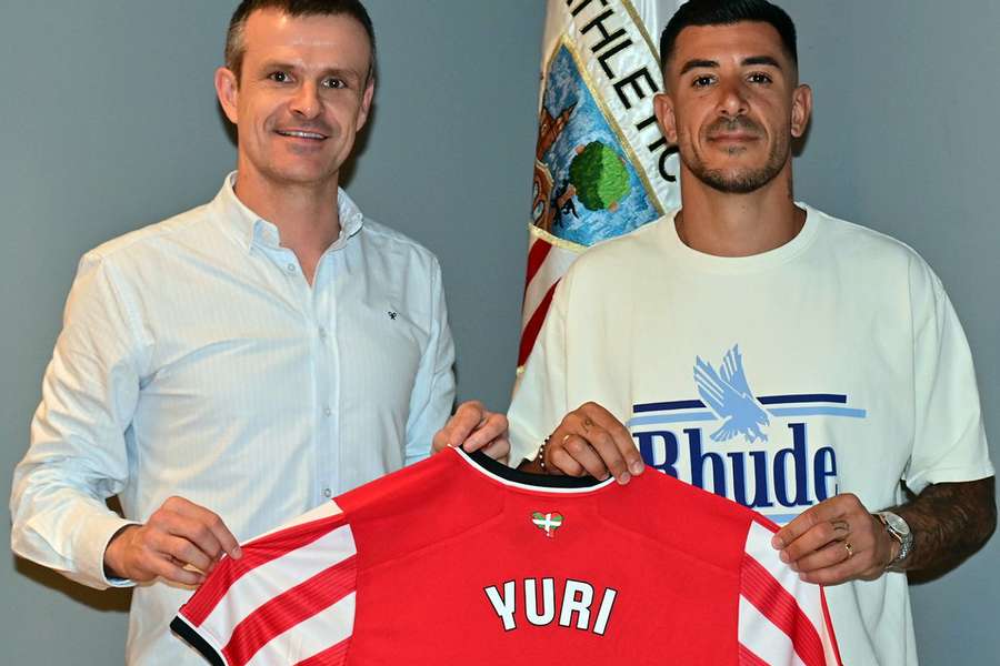 Yuri Berchiche renueva con el Athletic Club Yuri Berchiche renueva con el Athletic Club