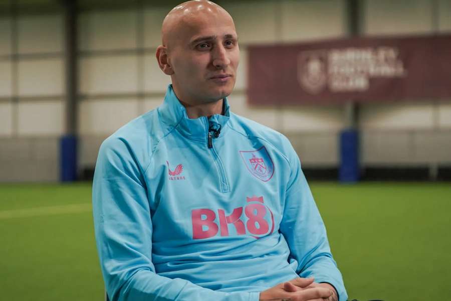 NEGÓCIO FECHADO: Shelvey transfere-se para os Arabian Falcons dos Emirados Árabes Unidos