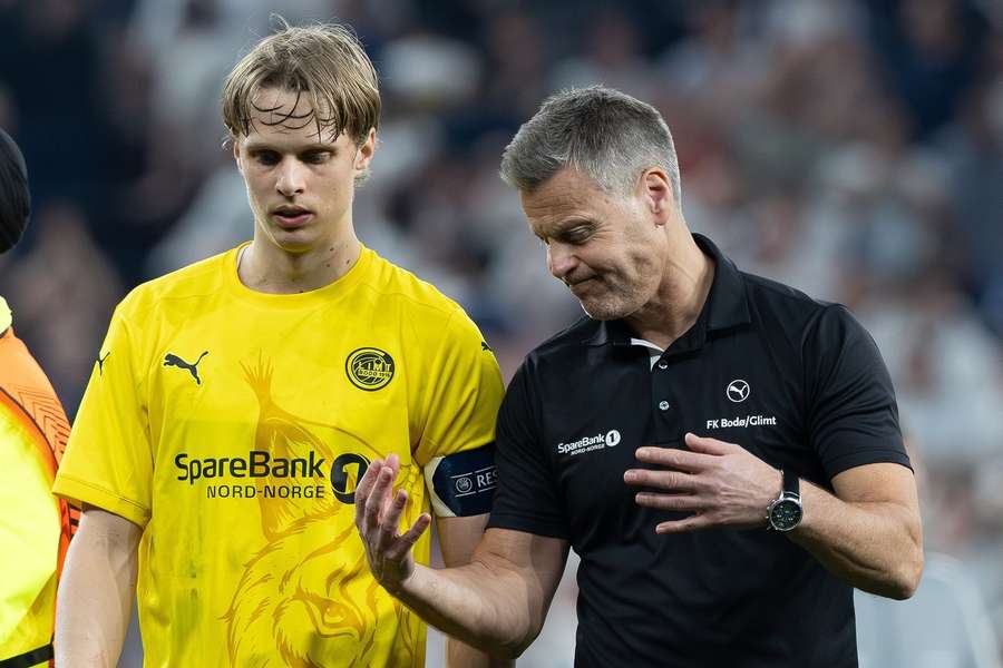 Kjetil Knutsen talks with Ulrik Saltnes after the match in London