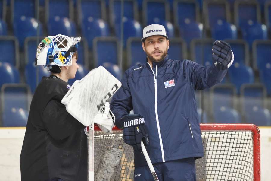 Ondřej Pavelec teď bude předávat zkušenosti.