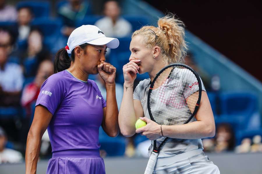 Siniaková s čínskou parťačkou ve finále pekingského Masters vyhořely. Siniaková s čínskou parťačkou ve finále pekingského Masters vyhořely.