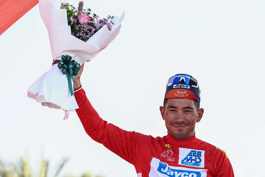 Caleb Ewan festeggia una vittoria di tappa al Tour dell'Oman nel 2024
