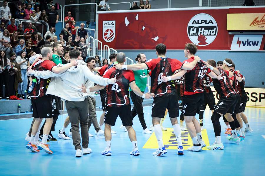 Der HC Hard ist neuer Tabellenführer der HLA Meisterliga. Der HC Hard ist neuer Tabellenführer der HLA Meisterliga.