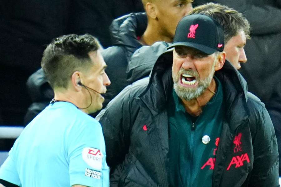 Técnico do Liverpool perdeu a linha no clássico contra o City em Anfield