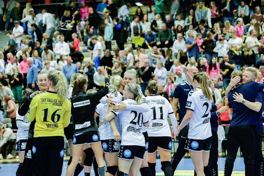 Esbjerg dukker Champions League-mester i sidste sekund i vanvittigt drama