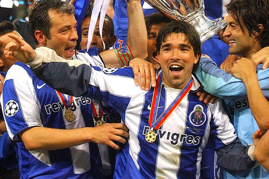 Deco celebra a Liga dos Campeões de 2004 Deco celebra a Liga dos Campeões de 2004