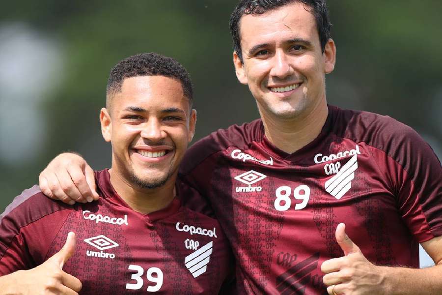 Vitor Roque joga no ataque na vaga de Pablo