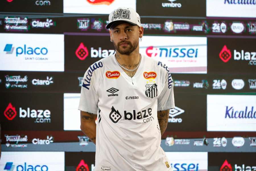 Neymar de volta com a camisa do Santos Neymar de volta com a camisa do Santos