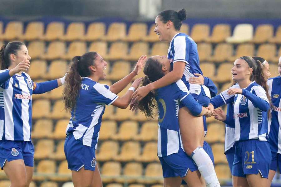 Lily Bryant anotou o terceiro golo do FC Porto Lily Bryant anotou o terceiro golo do FC Porto