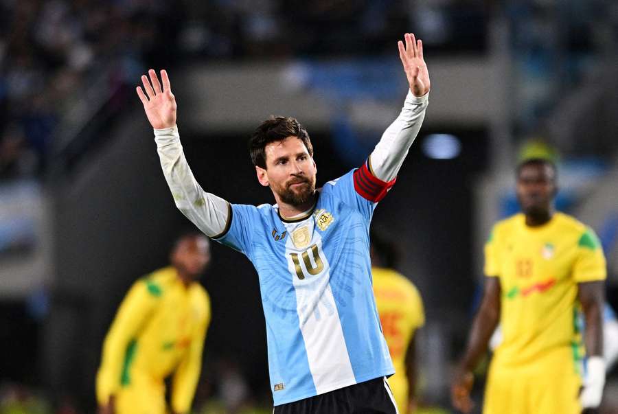 Messi face au Bénin. Messi face au Bénin.