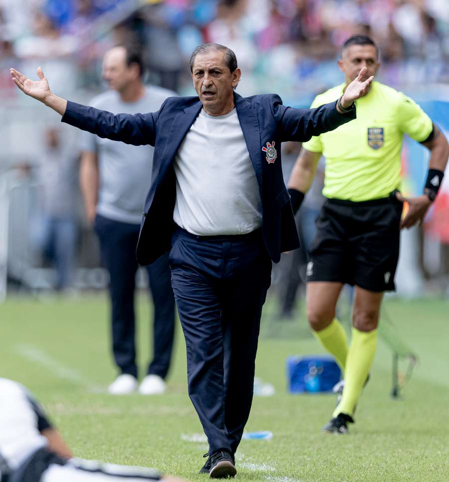 Ramón Díaz está perto de fechar com o Santos